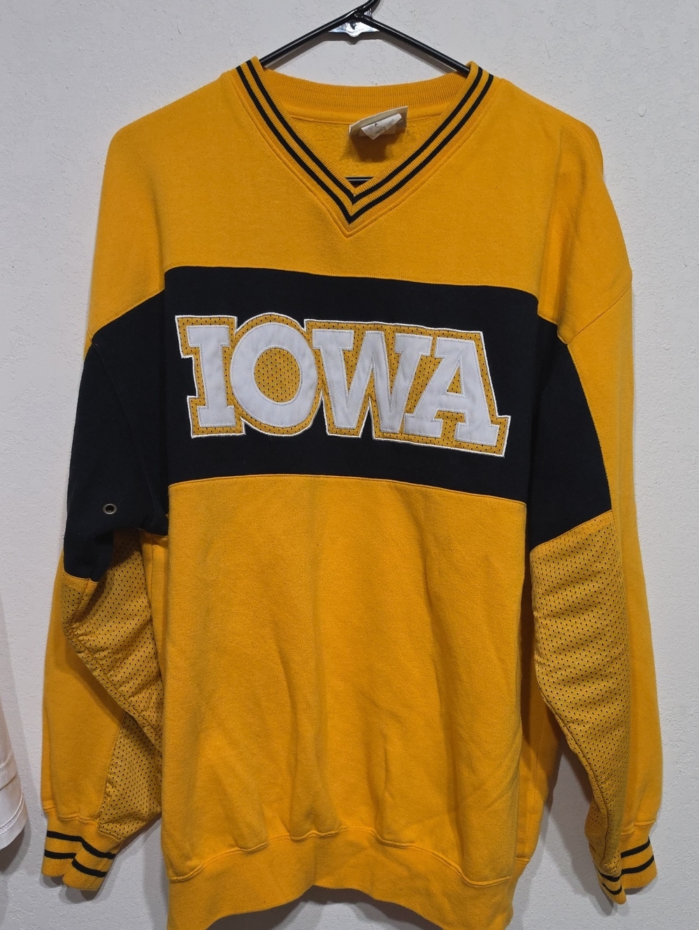 Vintage Lee Men's V-Neck Iowa Pullover Sweatshirt in Gold and Black